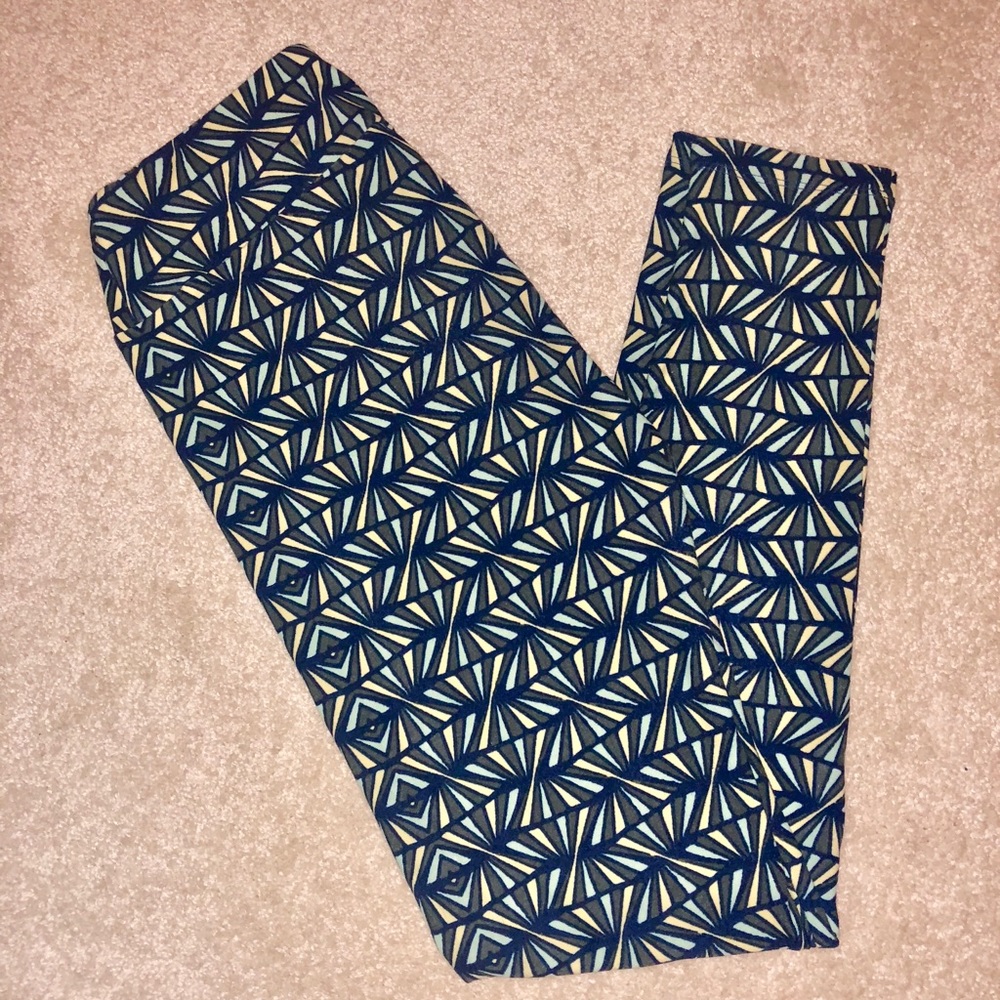 LuLaRoe - OS - awesome print - no signs of wear